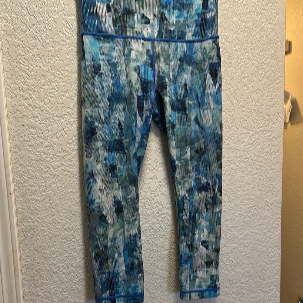 Lululemon Capri leggings Sz M